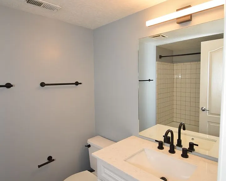 572 E Thatcher Way — Photo 13