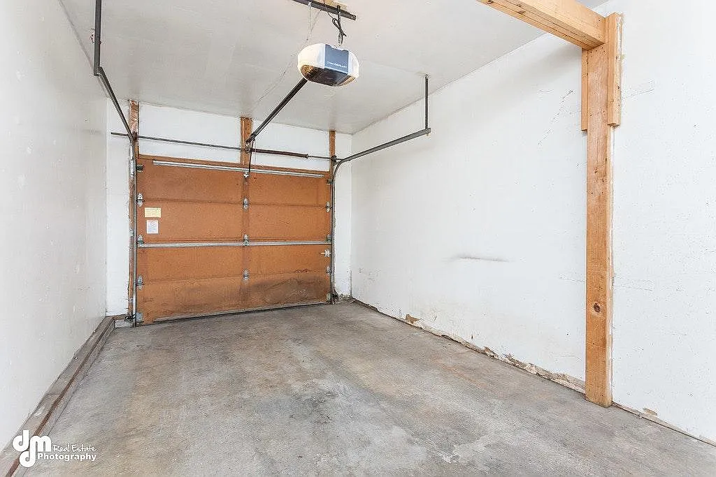 2 bed, 1.5 bath, 1100 sqft, $2,100 — Photo 2