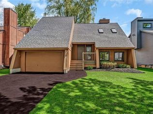 262 Brockmoore Dr, East Amherst, NY 14051