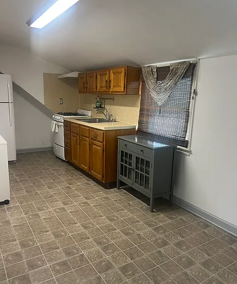 222 Union Ave — Photo 5