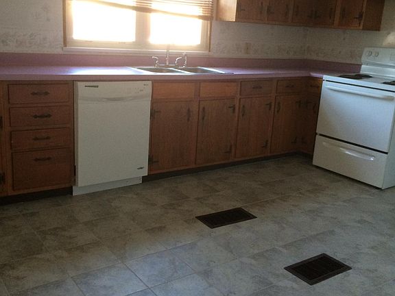 3rd image of 1039 Morgantown Ave