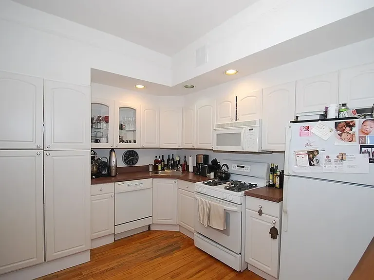 118 E 19th St #2S — Photo 6