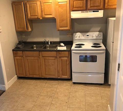 3rd image of 105 W Conwell St