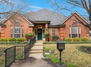 2848 Oakbriar Trl, Fort Worth, TX 76109