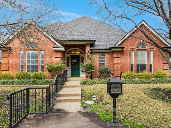 2848 Oakbriar Trl, Fort Worth, TX 76109