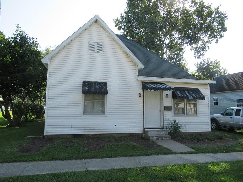 2nd image of 302 NW 1st St