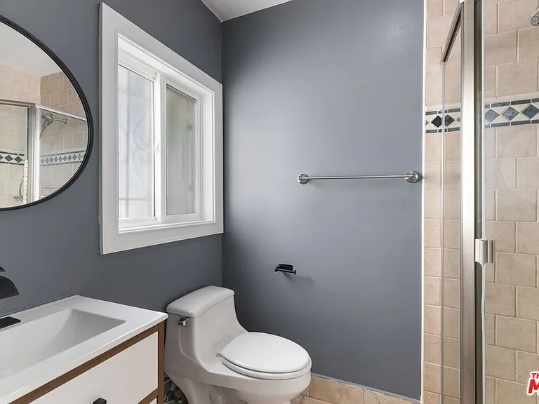 1112 S Highland Ave — Photo 17