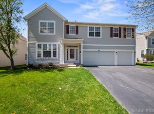 493 Chesterfield Ln, North Aurora, IL 60542