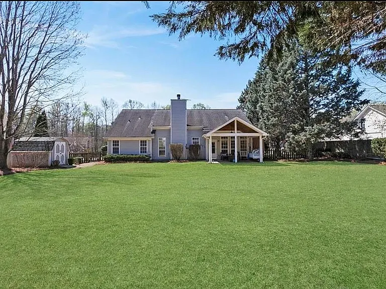 4015 Delamar Dr — Photo 26