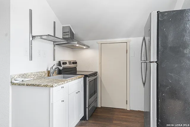 Building Photo - 235 E Huisache Ave #1303