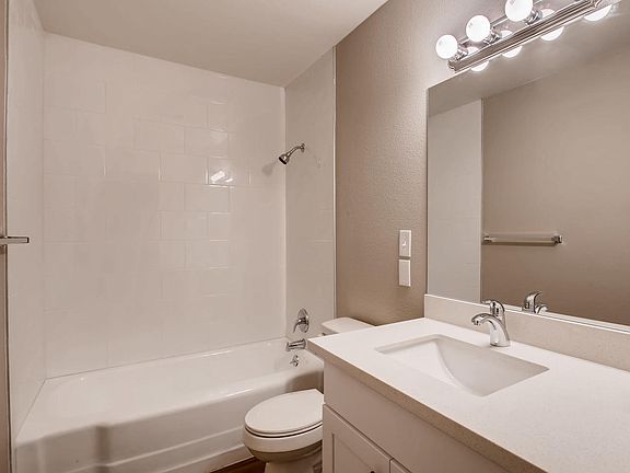 5th image of 3323 NE 12th St APT 205