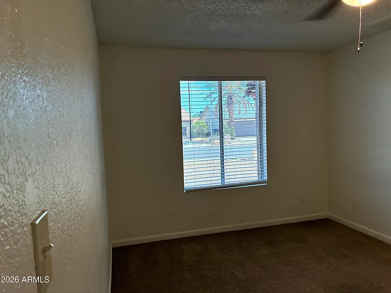 602 W Wickieup Ln — Photo 24
