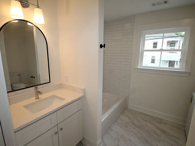 824 E Anderson St #B — Photo 9