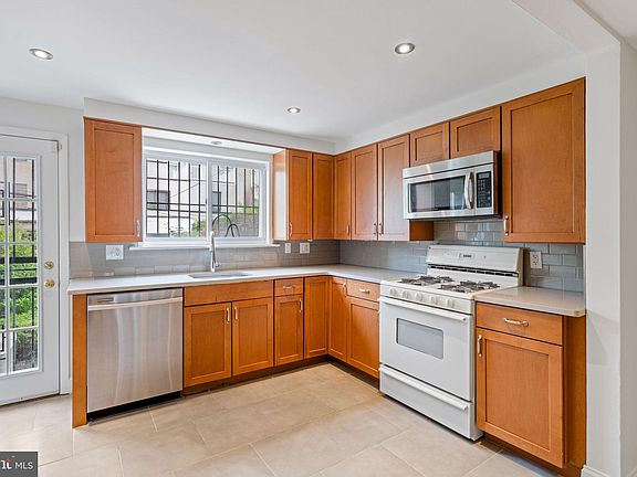 5th image of 1223 Latona St