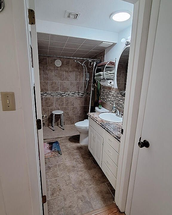 1st image of 1026 E King St