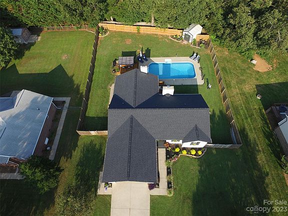 3rd image of 5072 Kennedy St
