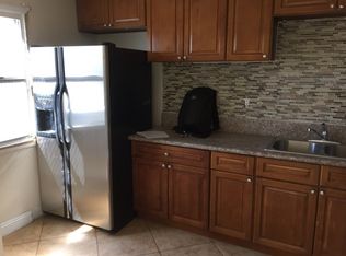9521 S San Pedro St, Los Angeles, CA 90003