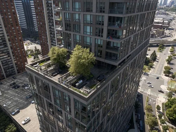 75 Park Lane South image 34 of 39