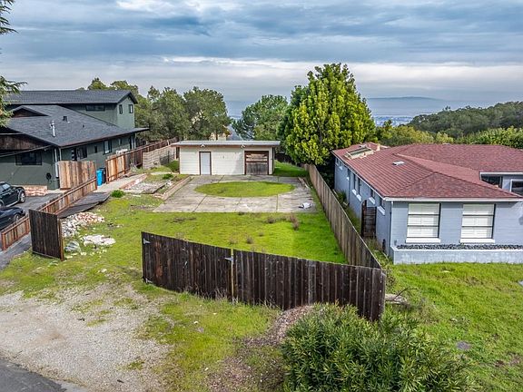 4th image of 3699 Oak Knoll Dr