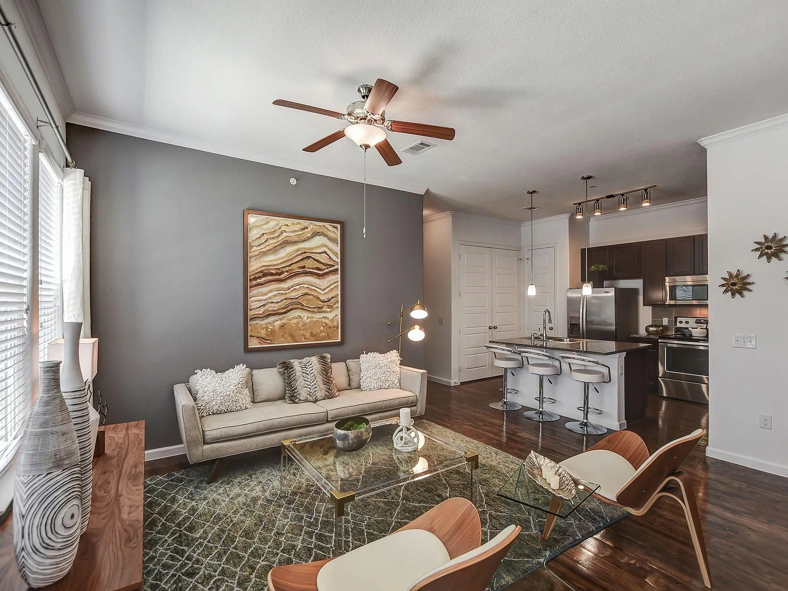 4 bed, 4.0 bath, 1743 sqft, $2,328 — Photo 4