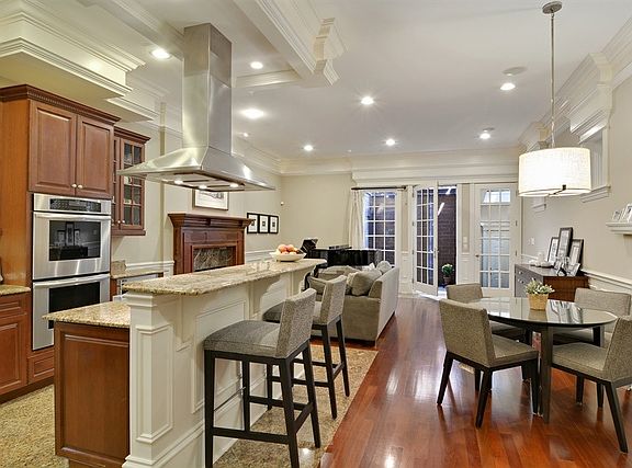 4th image of 2509 N Burling St #3