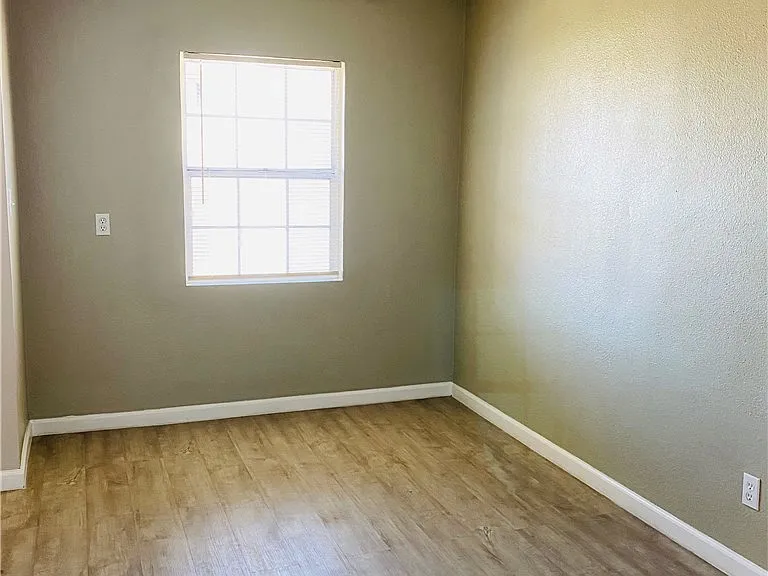 1775 Bonnie Brae St — Photo 7