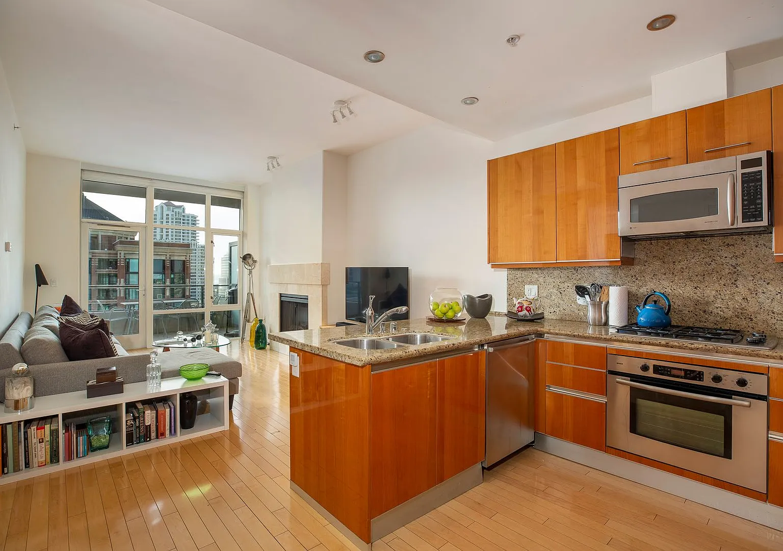 Furnished condo in the heart of San Diego - Luxury — Photo 1