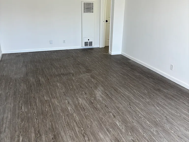 512 E 99th St #4 — Photo 12