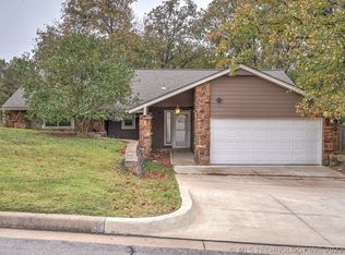 7402 W 34th Pl, Tulsa, OK 74107