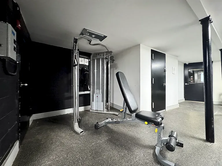 1721 Woodbine St #1R — Photo 15
