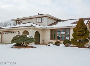 8042 Circle Dr, Palos Hills, IL 60465