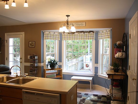 Breakfast Nook looks to backyard