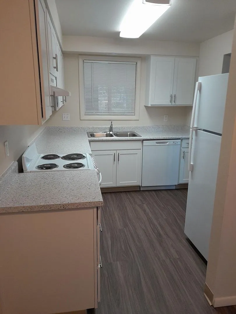 Oakview Terrace Apartments — Photo 2