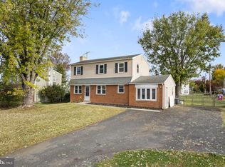 906 Montgomery Ave, Pennsburg, PA 18073