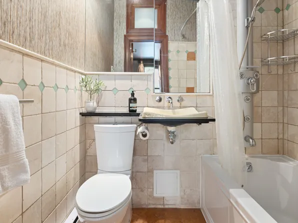 454 West 50th Street image 5 of 6