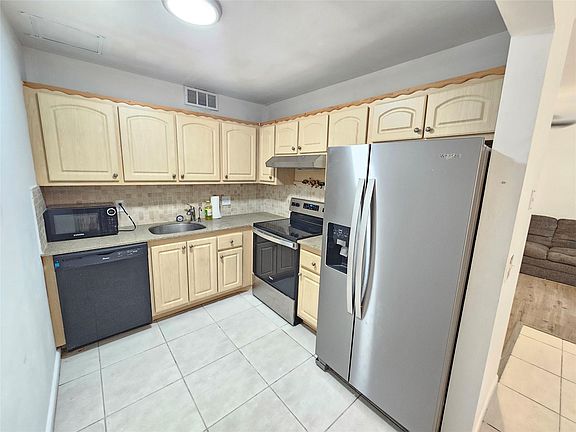4th image of 551 SW 135th Avenue #414B