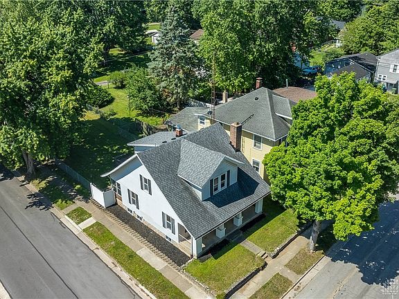 4th image of 633 Johnston Dr