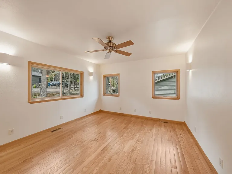 637 NW Silver Buckle Rd — Photo 17