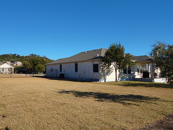 5th image of 1906 Blue Heron Ln
