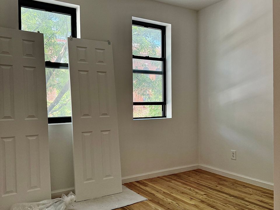 2nd image of 204 Meserole St APT 3