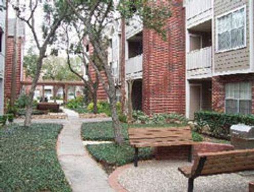 1st image of 2805 Greenbriar Dr