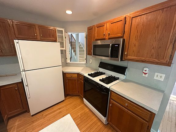 3rd image of 137 Woods End