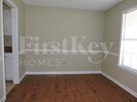 3rd image of 4793 Barkshire Dr