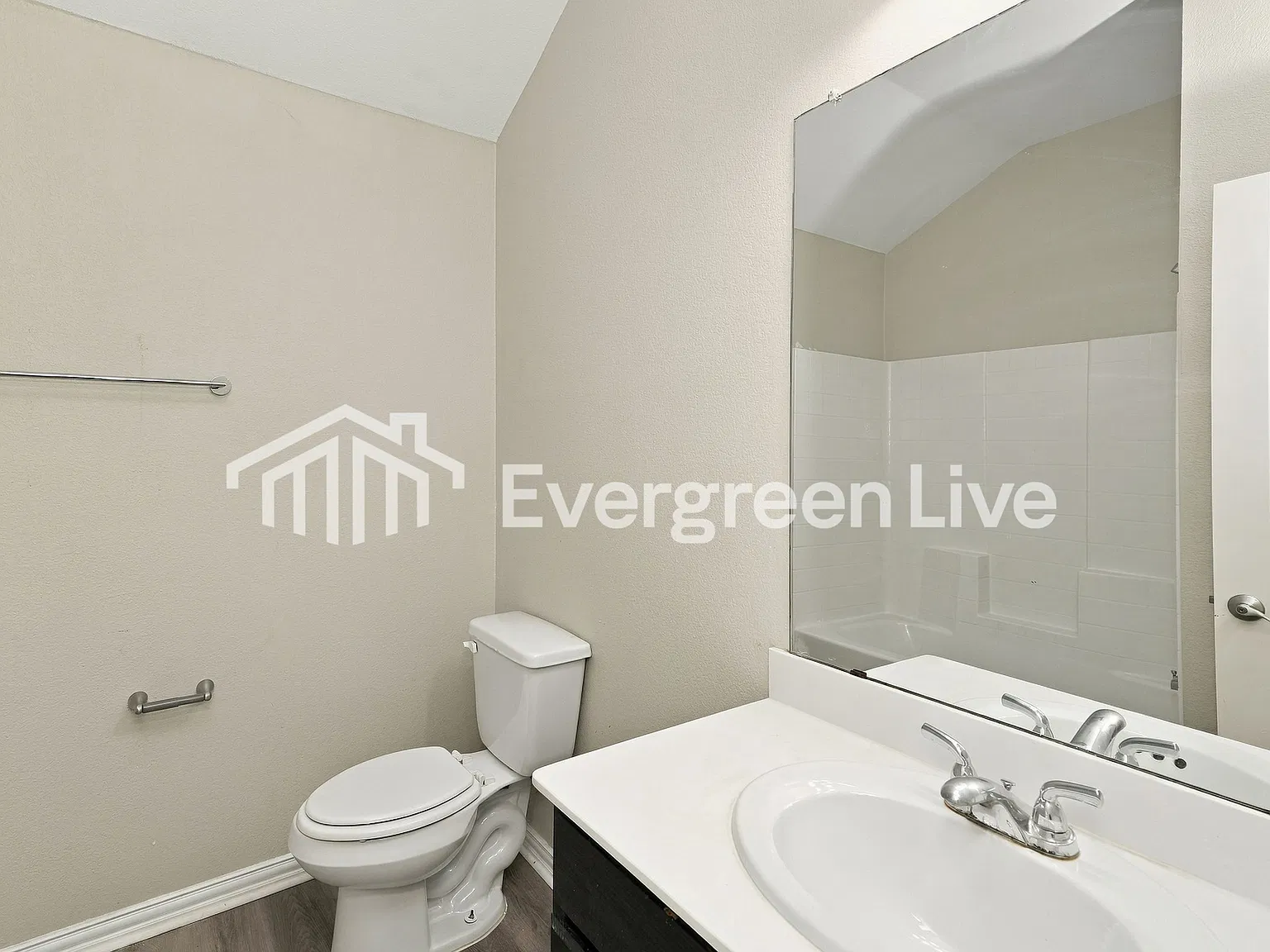 3 bed, 2.0 bath, 1598 sqft, $1,895 — Photo 4