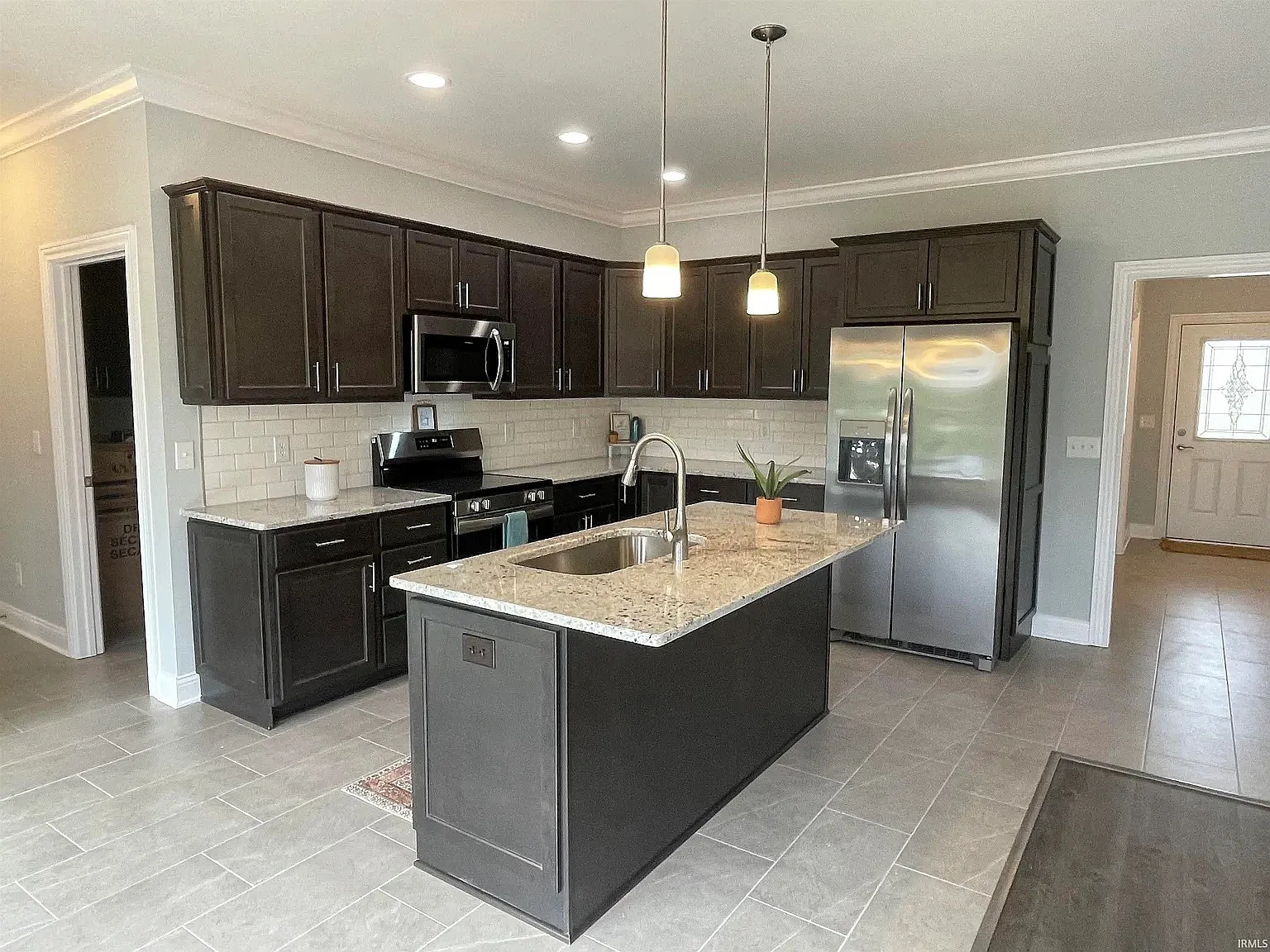 3 bed, 1825 sqft, $2,450 — Photo 3