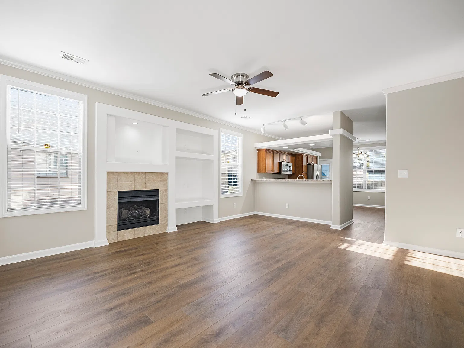 2740 Golden Rod Ln — Photo 4