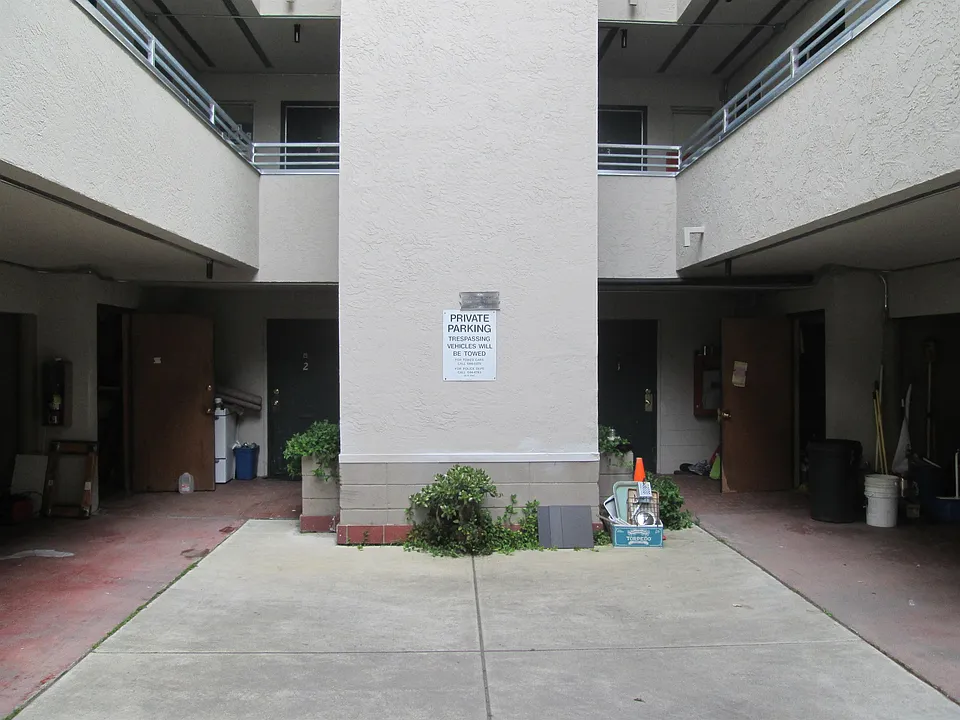 Building Photo 5