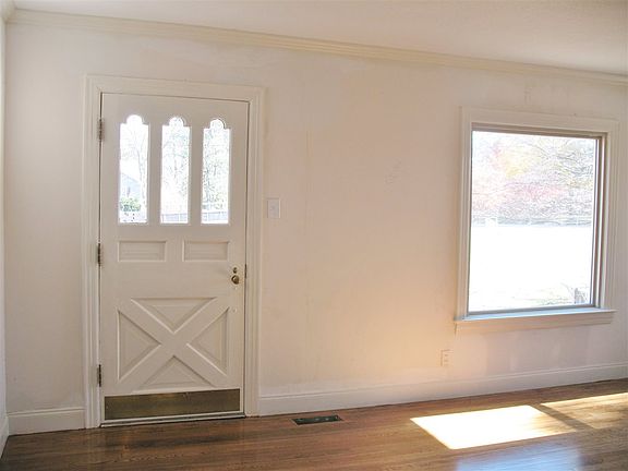 4th image of 1803 Glen Oaks Ln