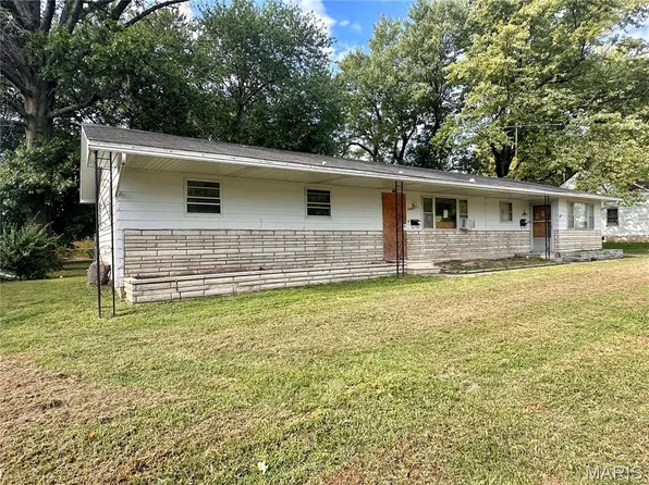 308 S 47th St, Belleville, IL 62226