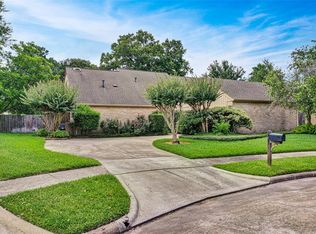 1602 Big Lake Dr, Houston, TX 77077